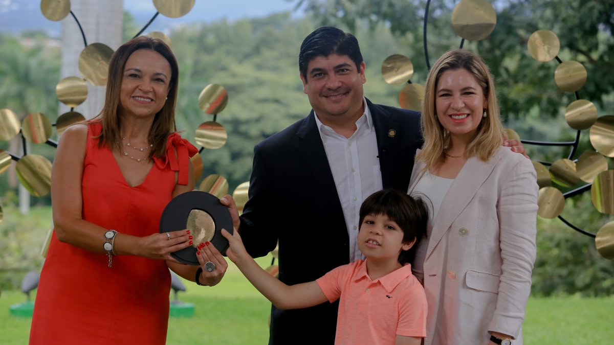Andrea Meza Murillo, formerly Costa Rica's Minister of Environment and Energy with Carlos Alvarado, then President of Costa Rica and family accepting the 2021 Earthshot Prize Award